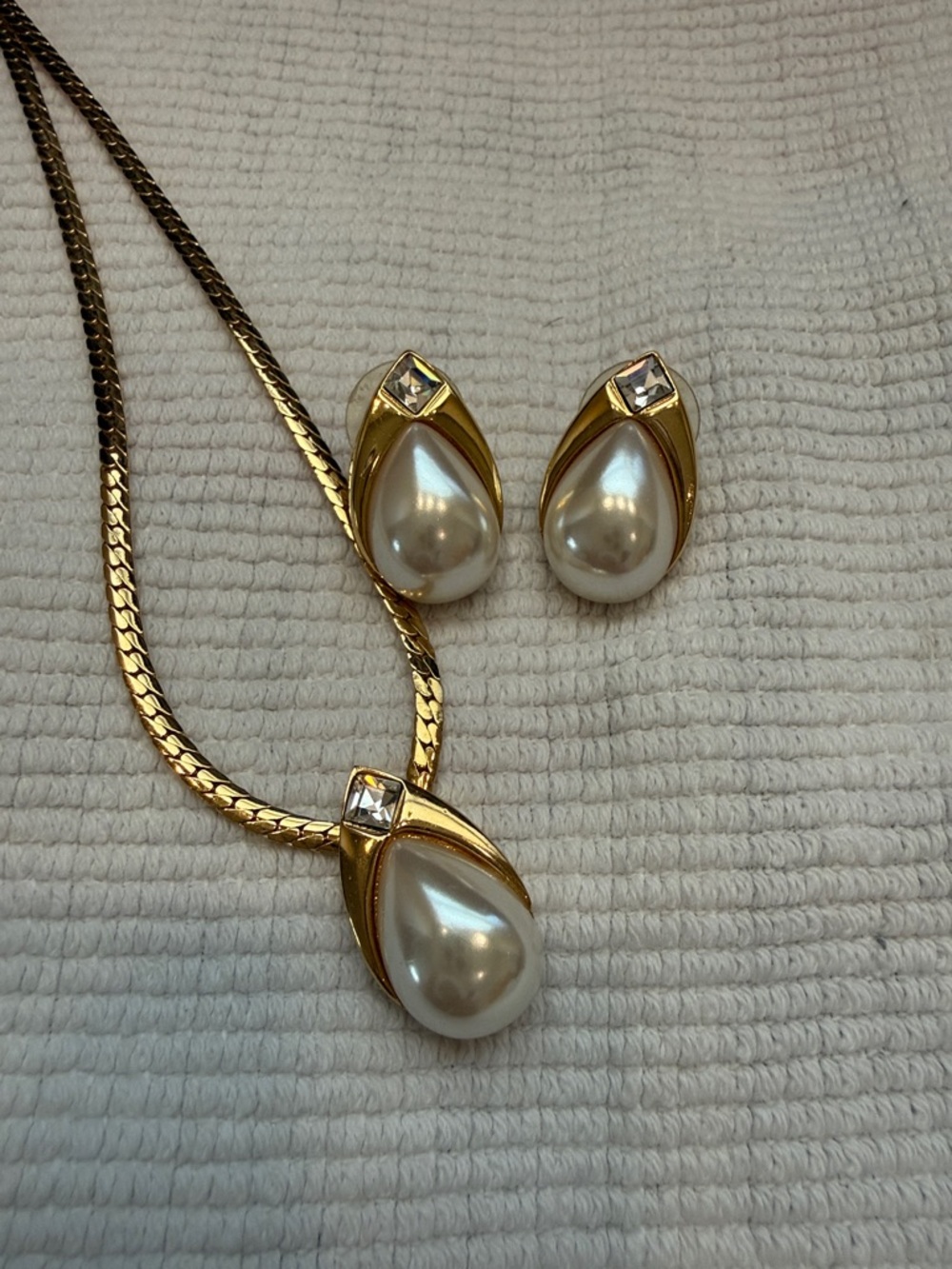Gold Pearl Teardrop Necklace and Earrings Set